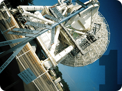 水沢VBL観測所の電波望遠鏡